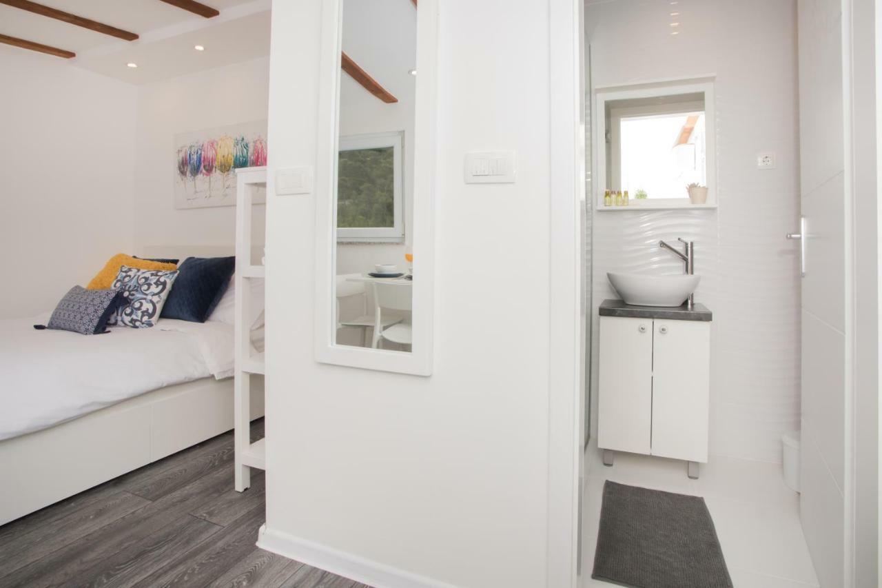 Studio Apartment Skatula Skradin Exterior photo